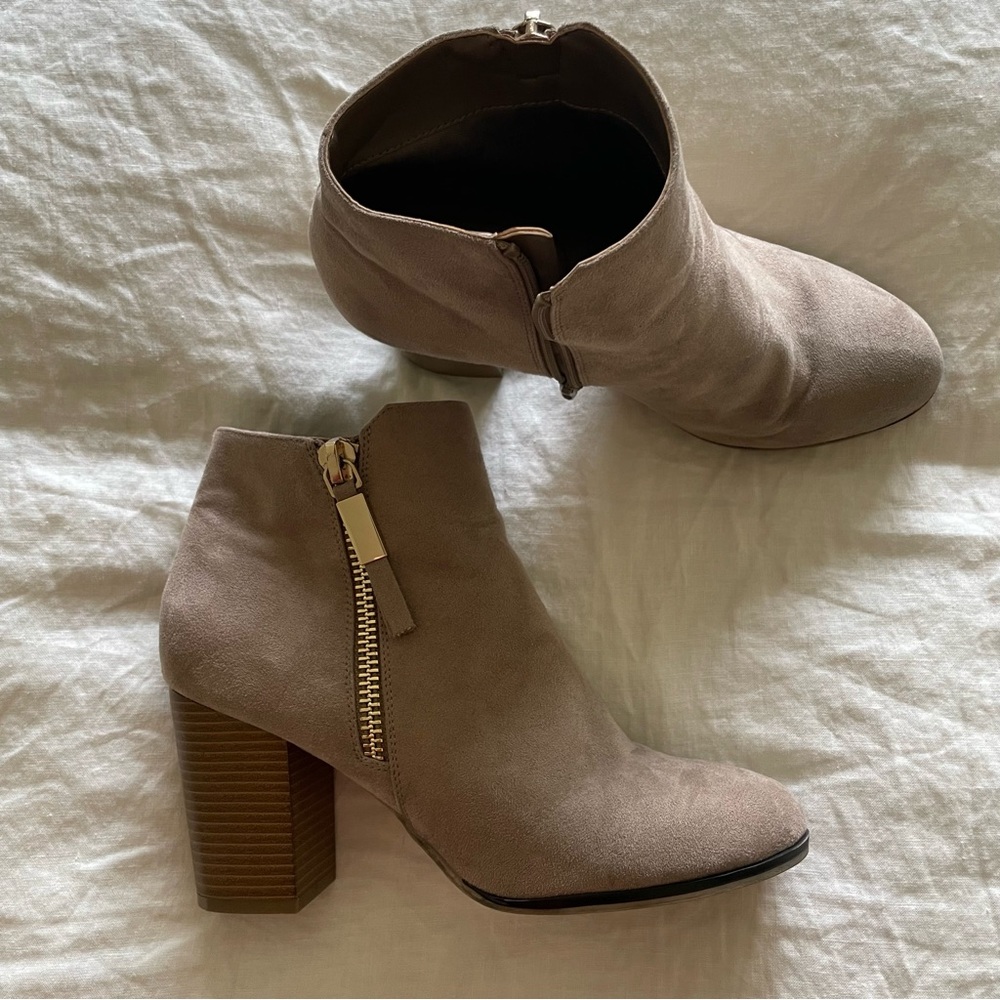 Apt 9 size 10 beige heeled booties